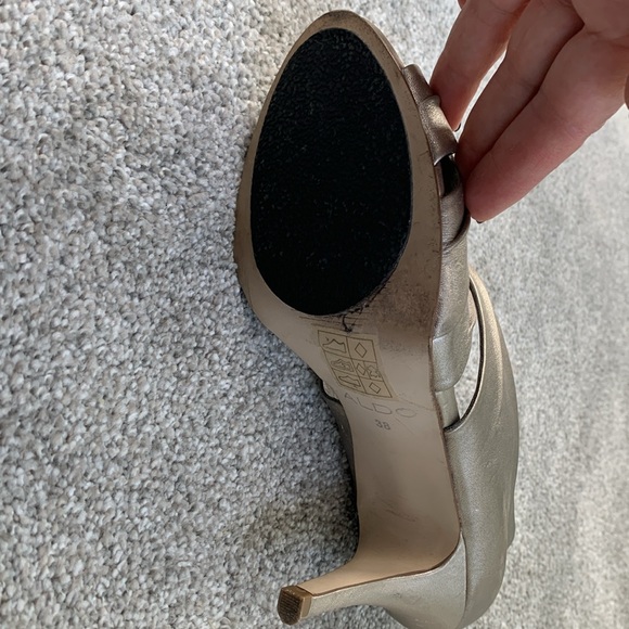 Gold Heels - Picture 4 of 6